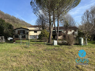 Maison - 600 m² - 15 pièces