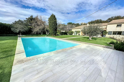 Villa - 283 m² - 8 pièces