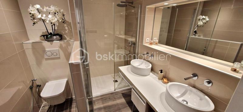 Appartement - 94 m² - 5 pièces