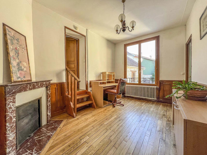 Maison traditionnelle - 294 m² - 15 pièces