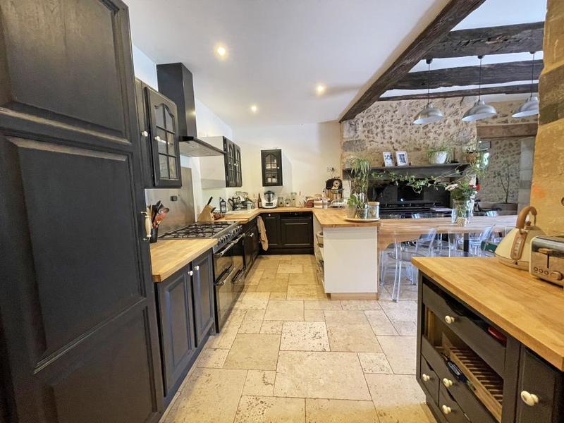 Maison - 250 m² - 7 pièces