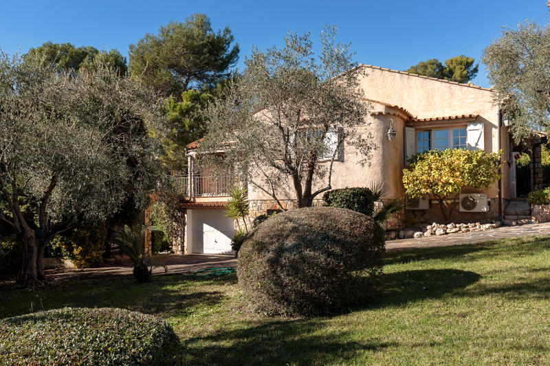 Propriété - 217 m² - 5 pièces