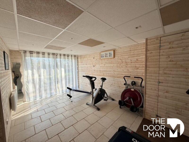 Maison - 249 m² - 7 pièces