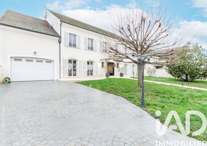 Maison - 740 m² - 15 pièces