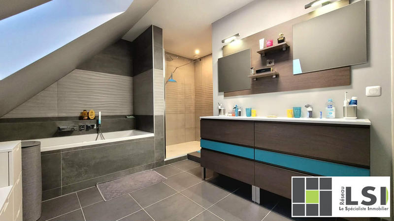 Maison contemporaine - 121 m² - 8 pièces