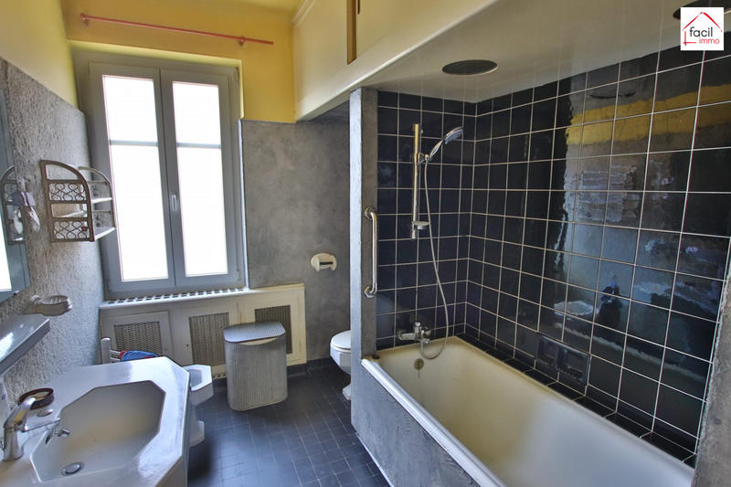 Maison - 352 m² - 16 pièces