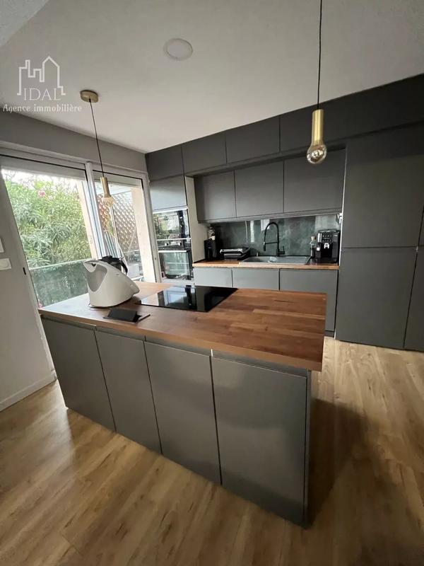 Appartement - 80 m² - 4 pièces