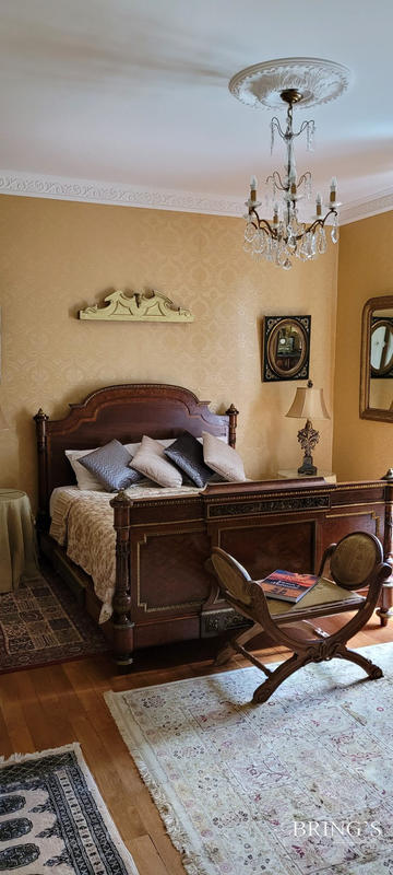 Maison - 222 m² - 9 pièces