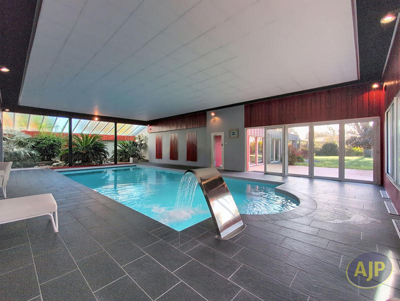 Maison - 394 m² - 15 pièces