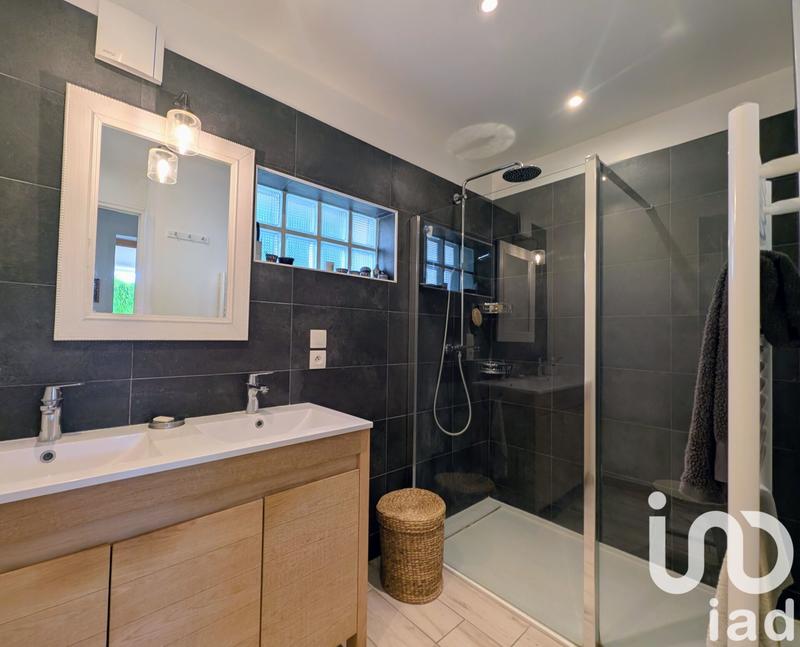 Maison - 186 m² - 8 pièces