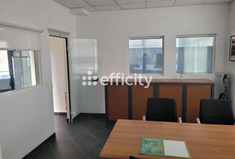 Bureau - 196 m² - 12 pièces