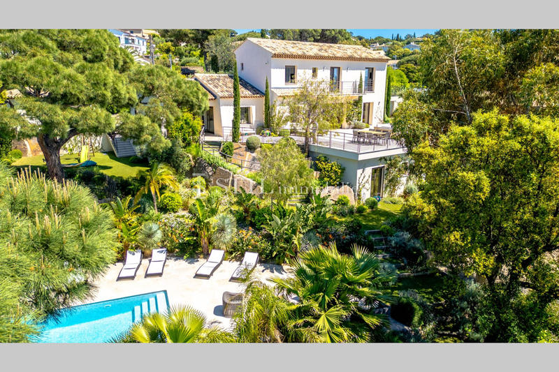 Villa - 220 m² - 8 pièces