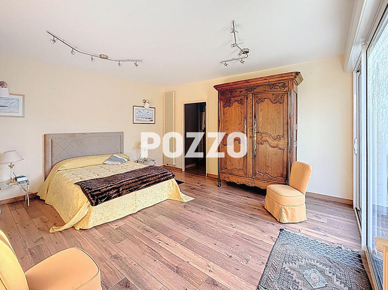 Maison - 345 m² - 8 pièces