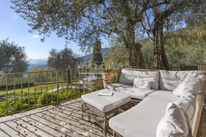 Maison - 240 m² - 6 pièces