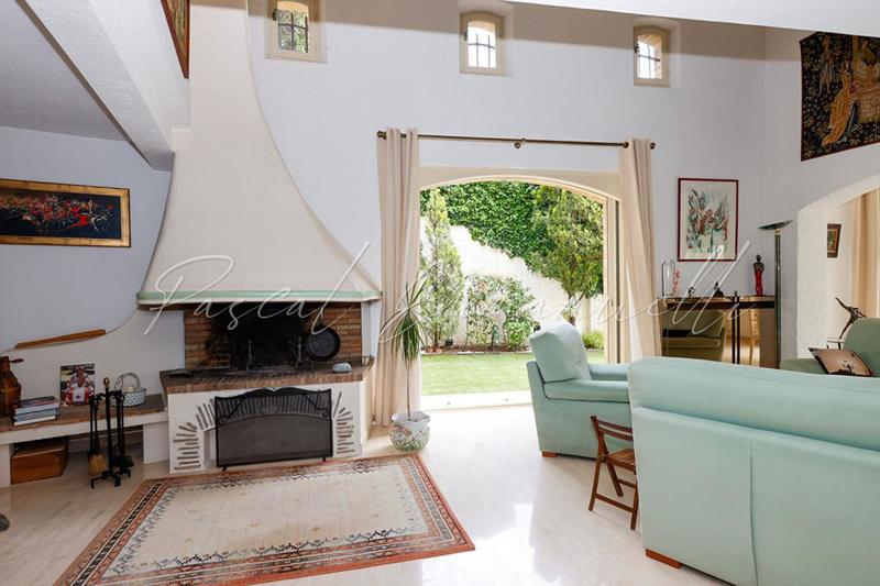 Maison - 300 m² - 6 pièces