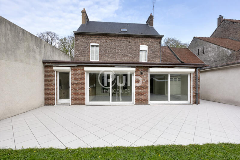 Demeure - 146 m² - 7 pièces