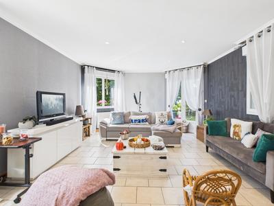 Maison - 161 m² - 8 pièces