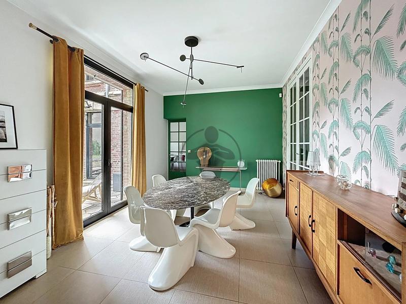 Maison - 328 m² - 8 pièces