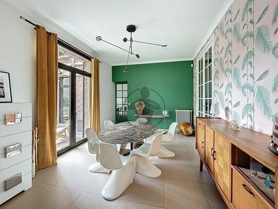 Maison - 328 m² - 8 pièces