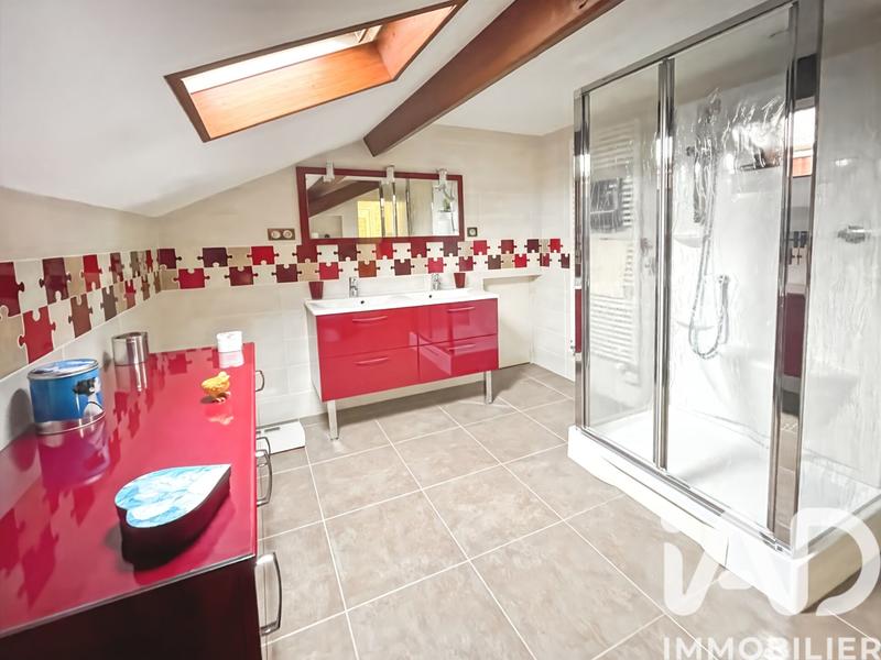 Maison - 180 m² - 7 pièces