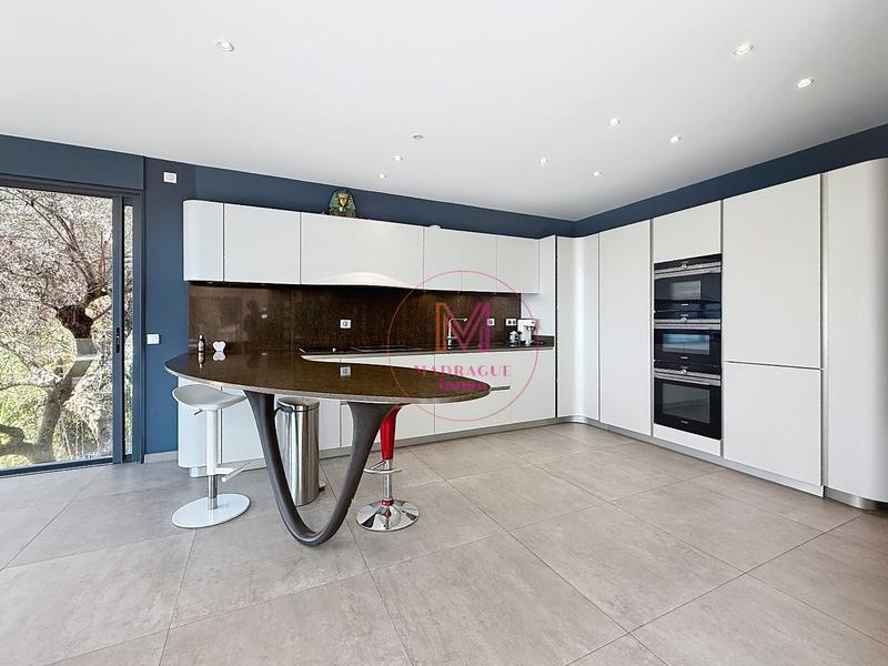 Maison - 216 m² - 6 pièces