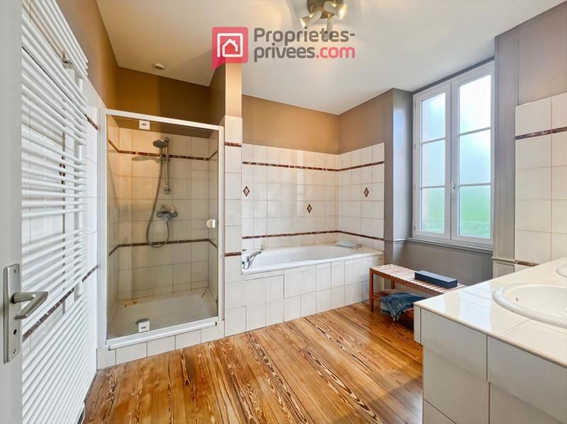 Maison - 210 m² - 9 pièces