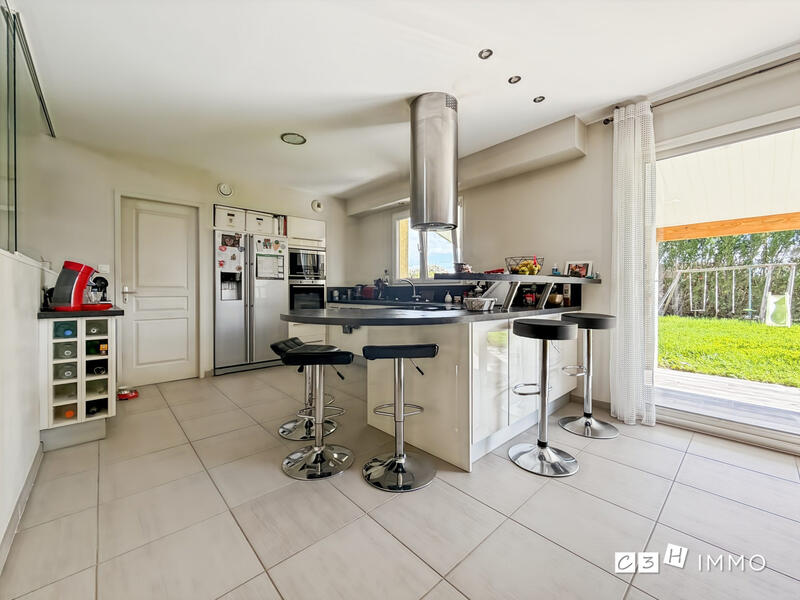 Maison - 140 m² - 5 pièces