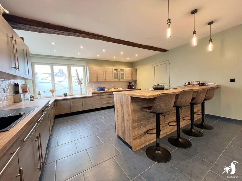 Maison - 300 m² - 6 pièces