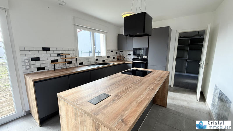 Maison - 110 m² - 6 pièces