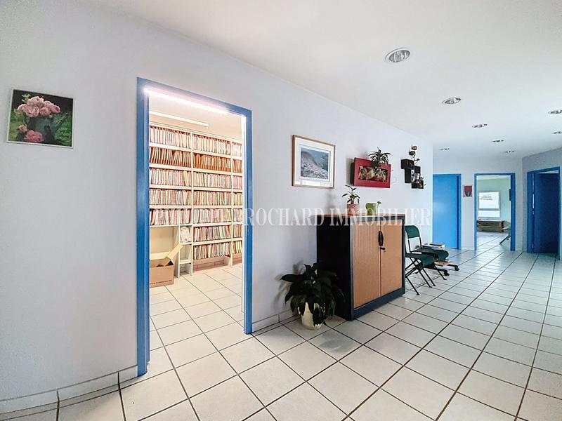 Local d'activités - 139 m² - 6 pièces