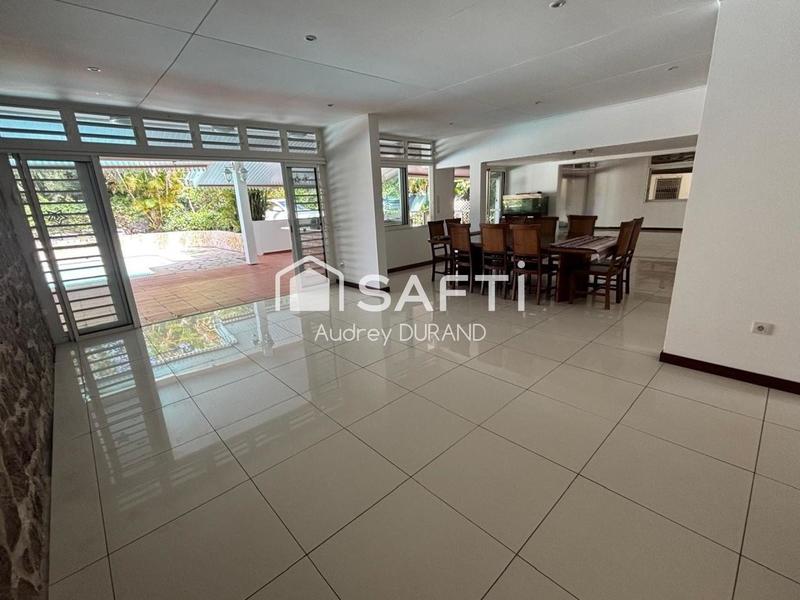 Maison - 211 m² - 5 pièces