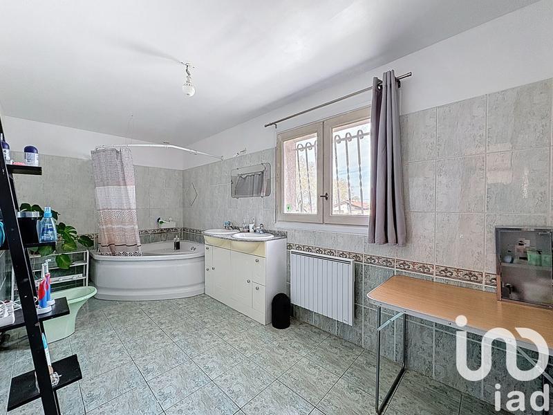 Maison - 231 m² - 9 pièces