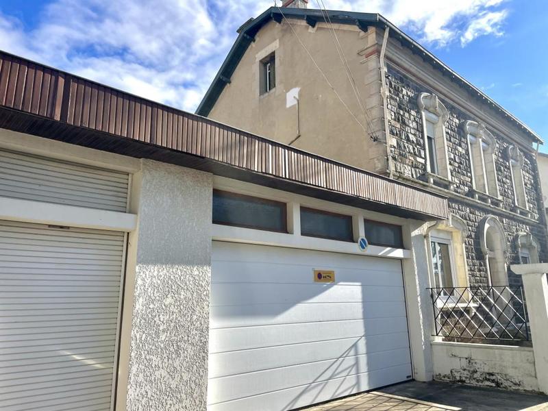 Maison - 268 m² - 8 pièces