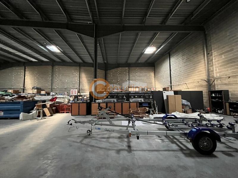 Local d'activité / Entrepôt - 1 550 m²