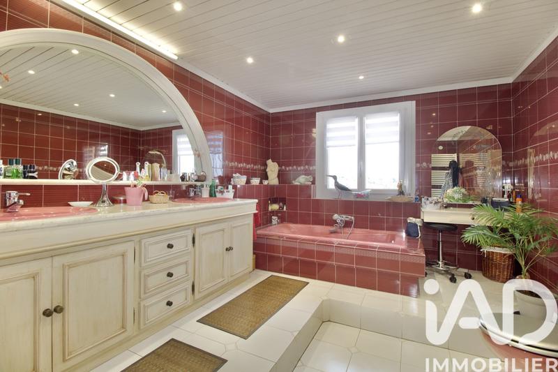 Maison - 204 m² - 9 pièces