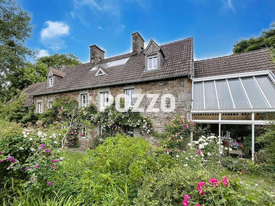Maison - 260 m² - 10 pièces