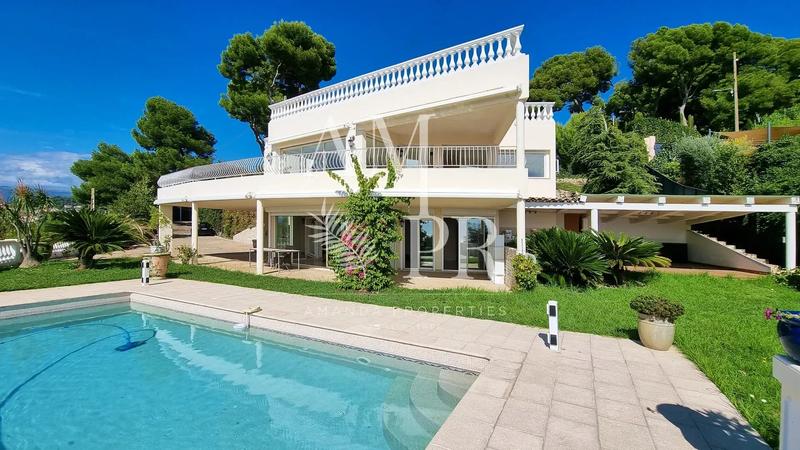 Villa - 239 m² - 6 pièces