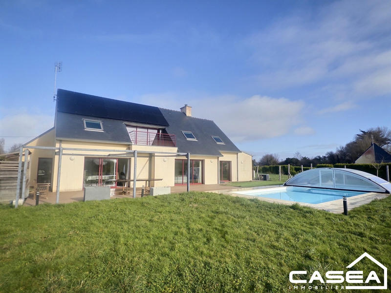 Maison contemporaine - 240 m² - 9 pièces