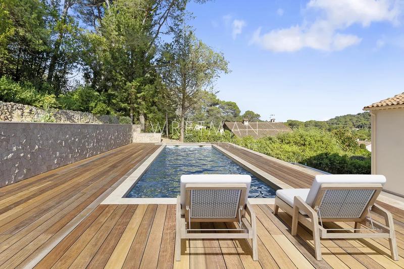 Maison - 243 m² - 6 pièces