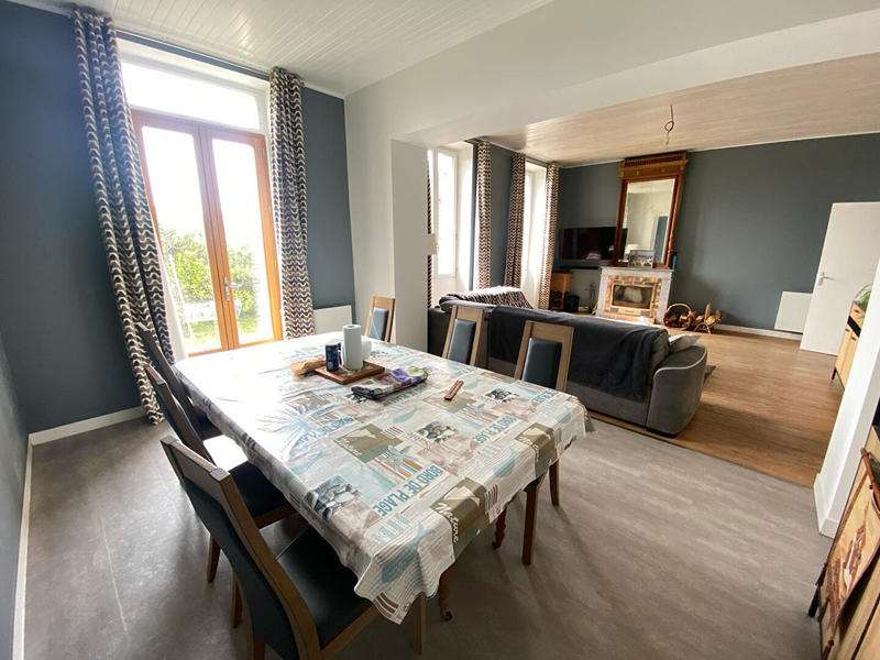 Maison - 675 m² - 10 pièces