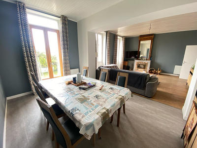 Maison - 675 m² - 10 pièces