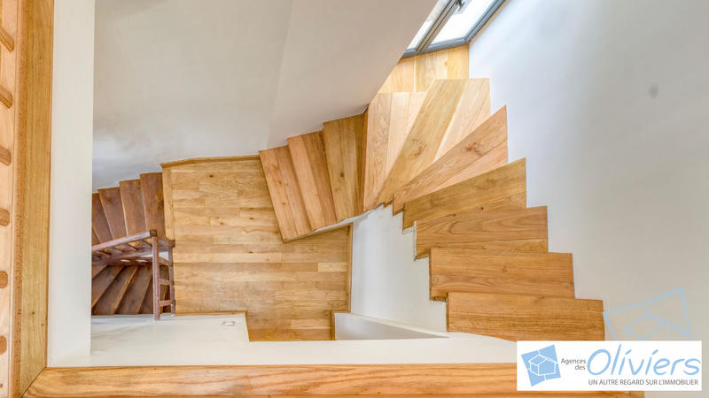 Maison - 229 m² - 9 pièces