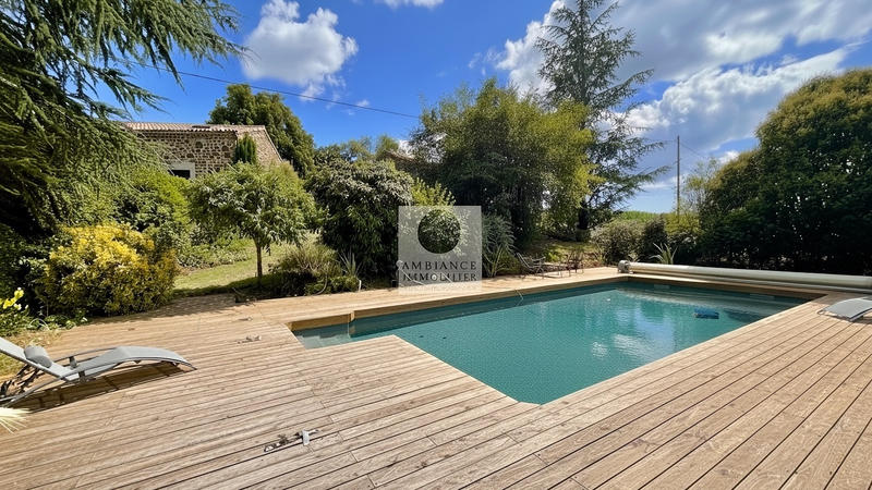 Maison - 280 m² - 9 pièces