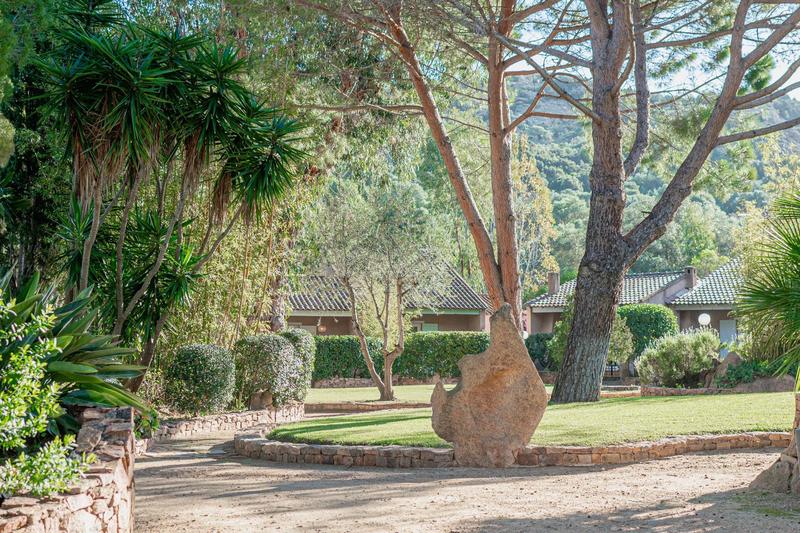 Local commercial - 1 171 m² - 58 pièces