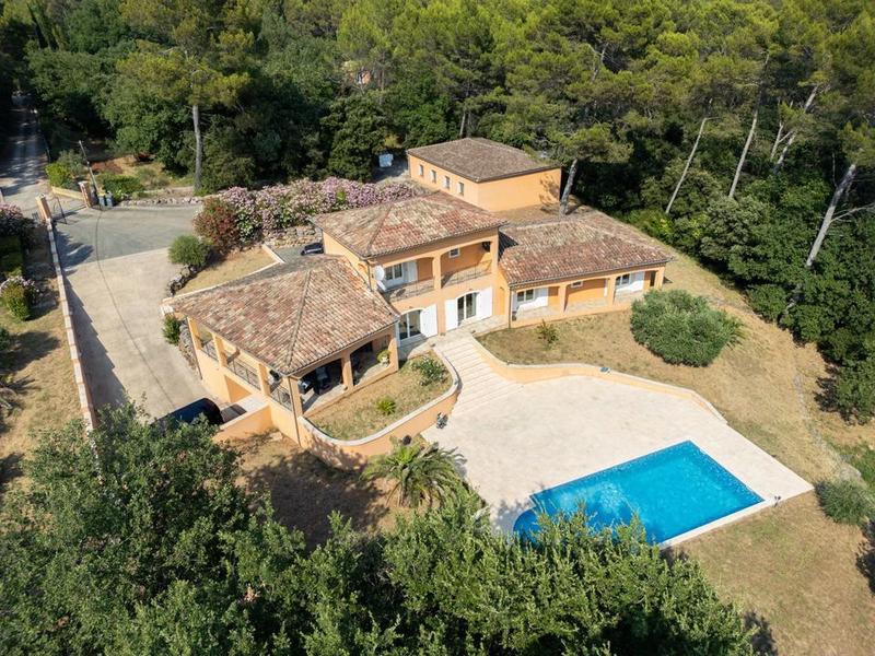 Maison - 390 m² - 7 pièces