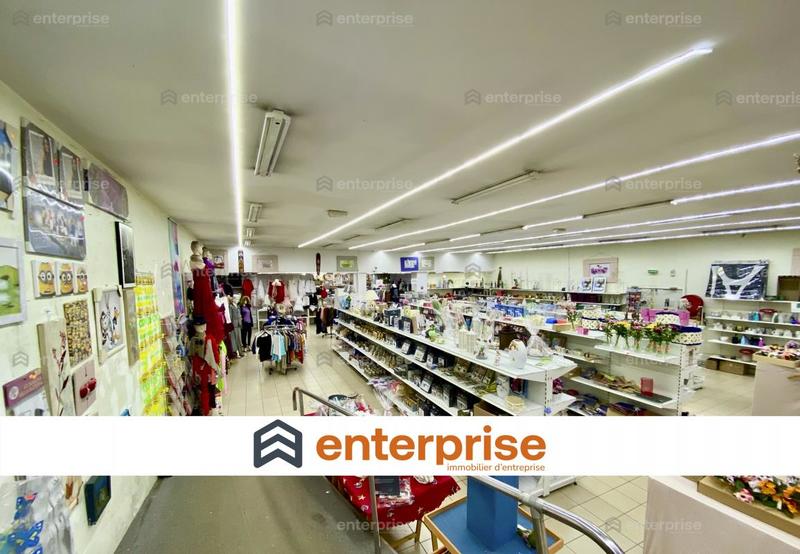 Local commercial - 1 950 m²