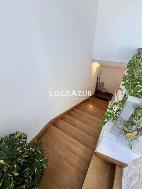 Villa - 262 m² - 9 pièces