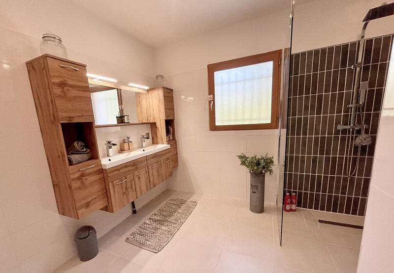 Maison - 202 m² - 5 pièces