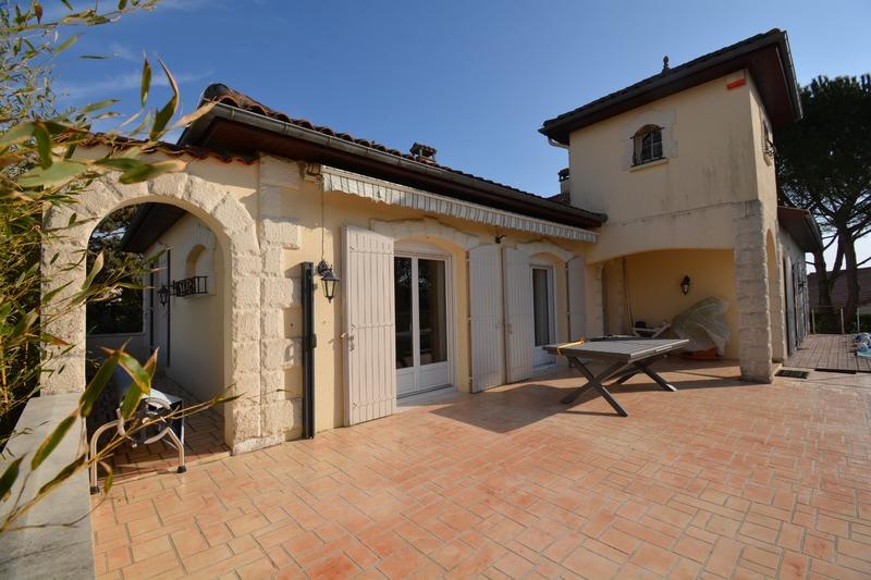 Maison - 229 m² - 8 pièces