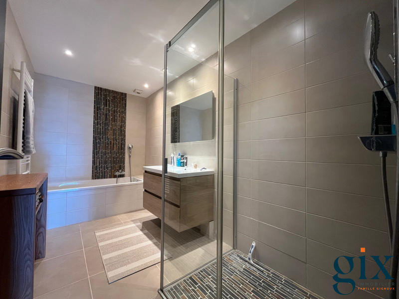 Appartement - 90 m² - 3 pièces